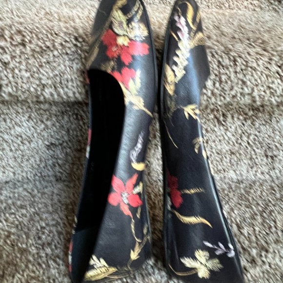 Balenciaga Women's Black Floral Leather Ballet Flats - Picture 7 of 12